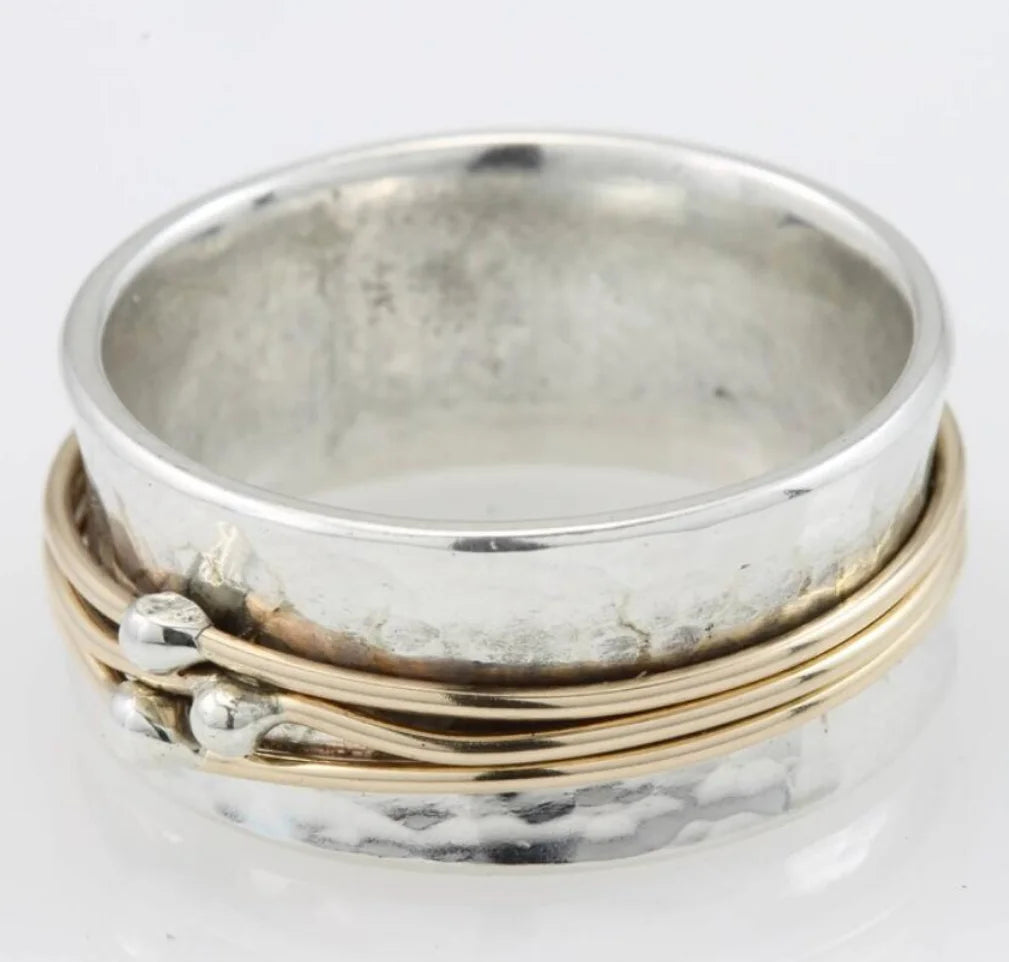 Vintagering i guld med silverdetaljer