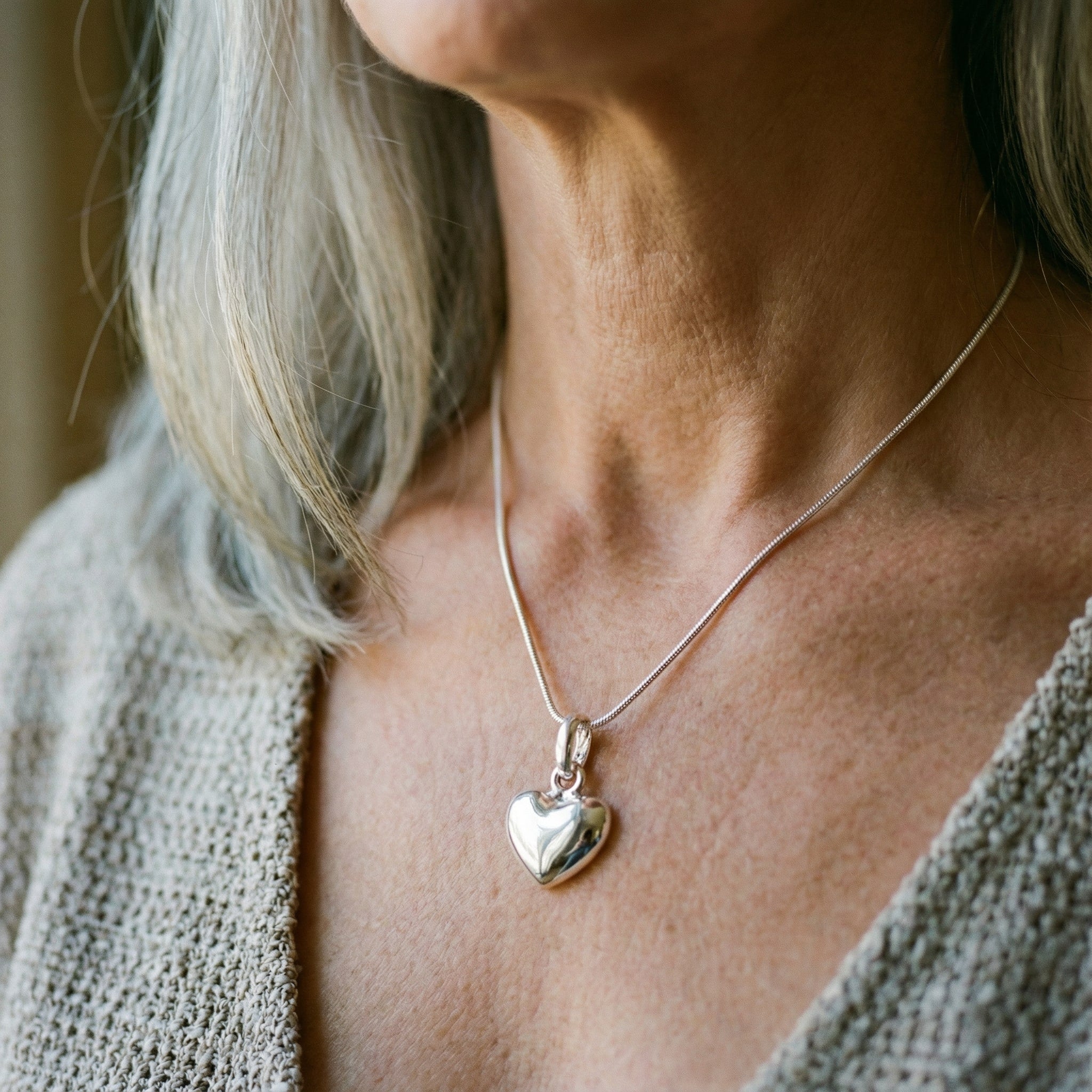 Silverhalsband i hjärtform