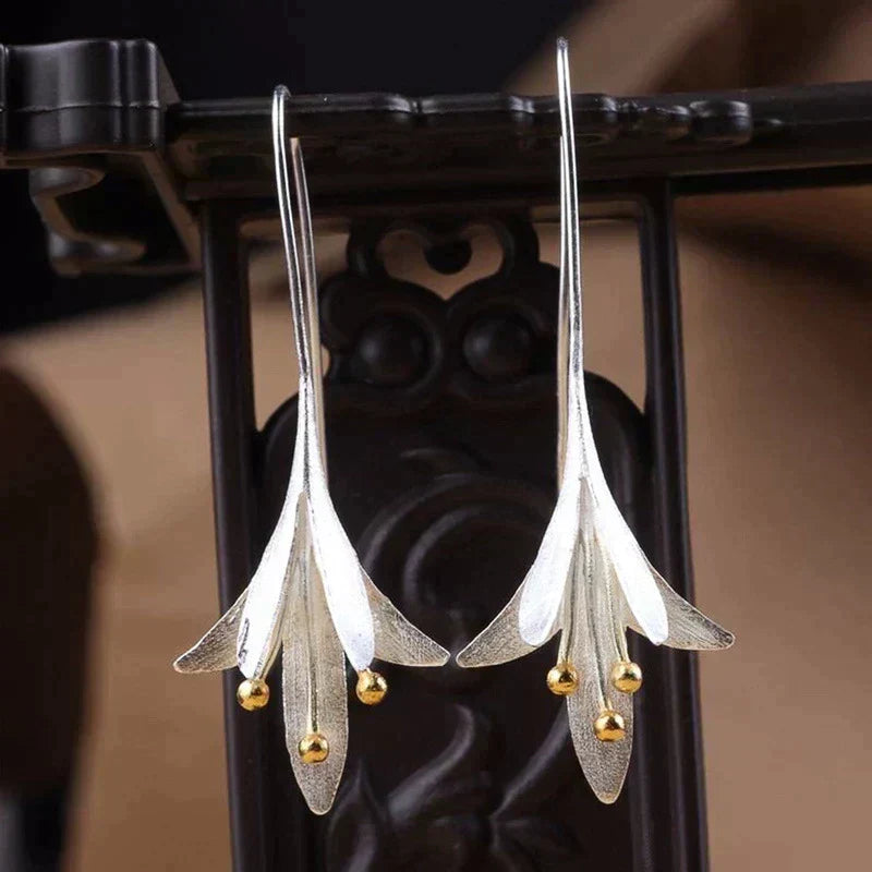 Blommiga silverörhängen