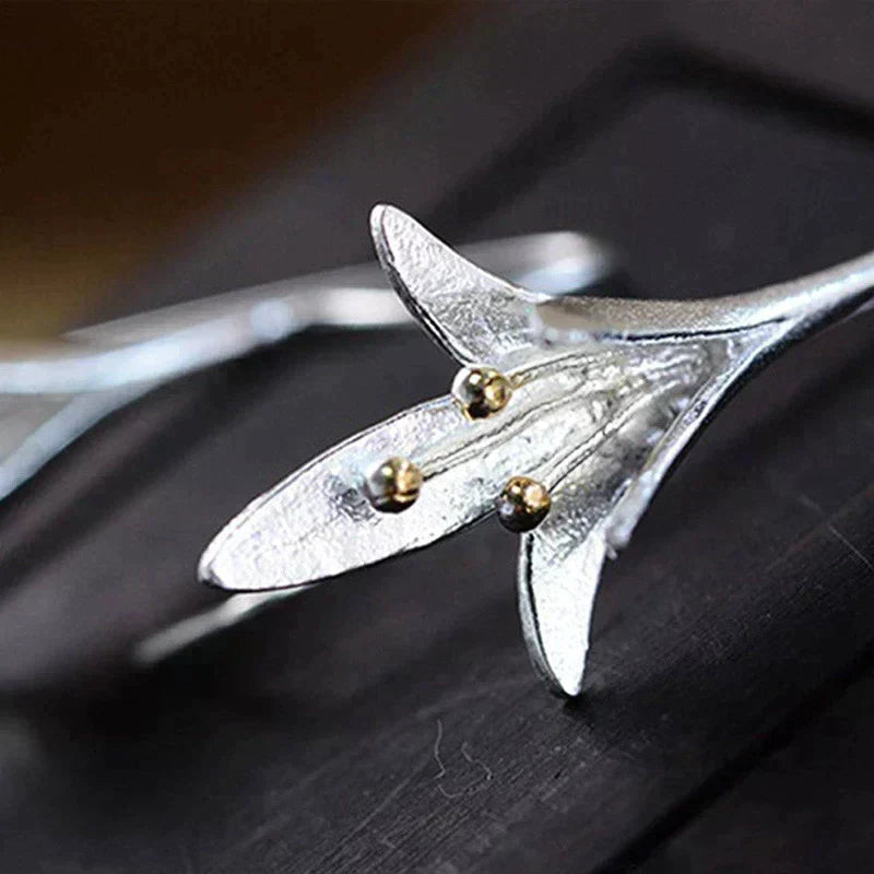 Blommiga silverörhängen