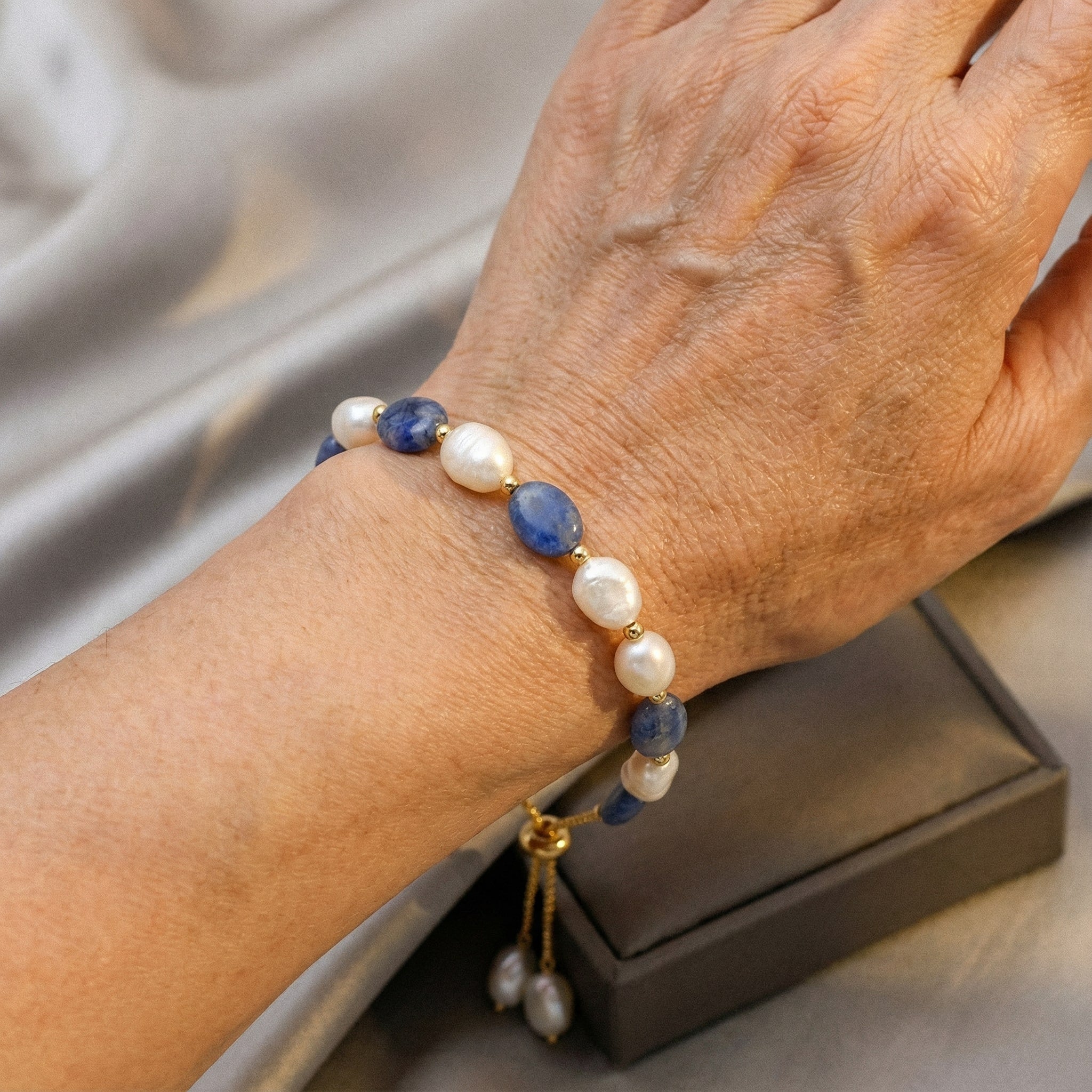 Elegant armband med strandpärlor