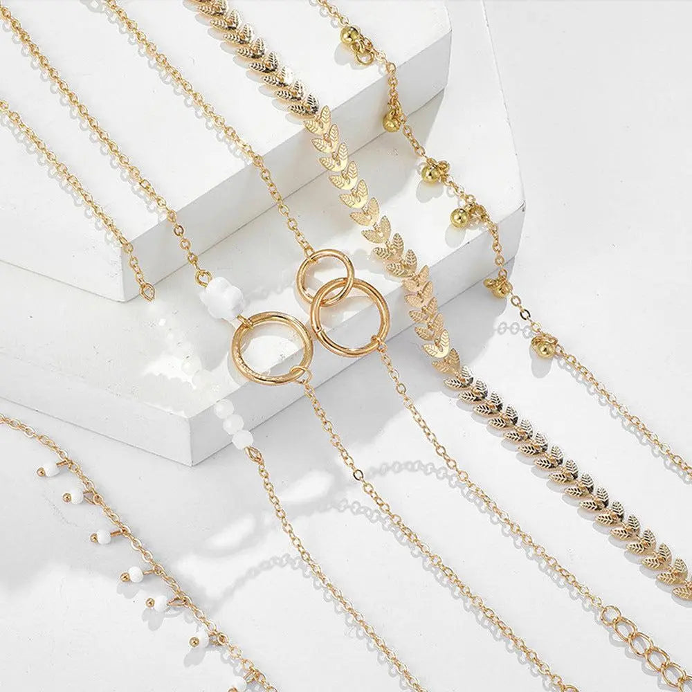 Set med guldfärgade boho-armband