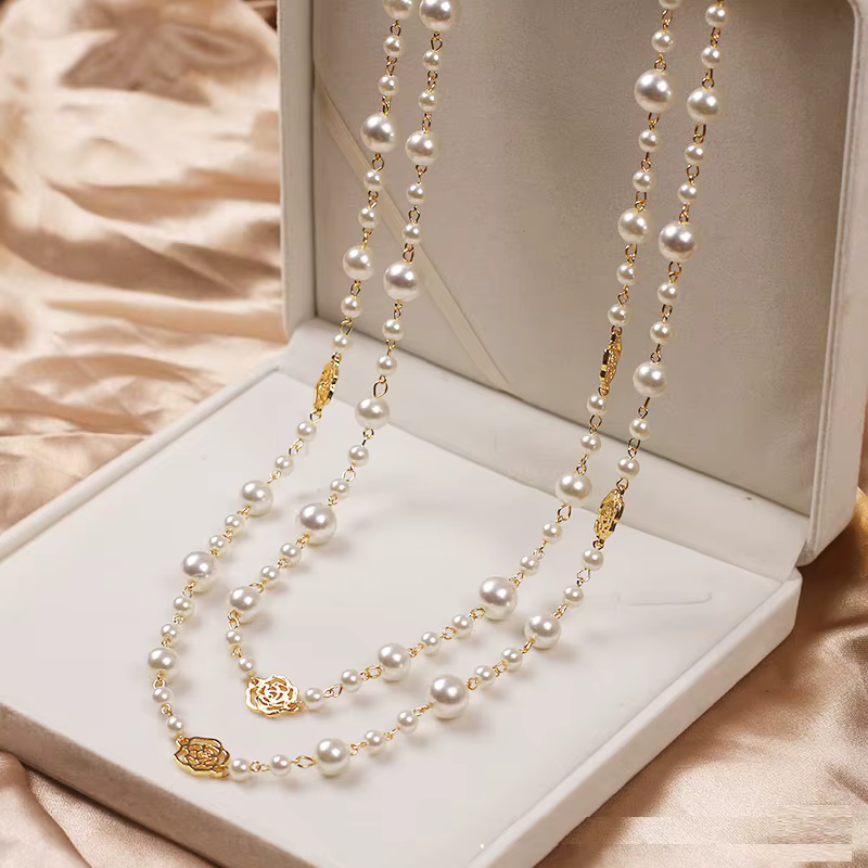 Elegant guldhalsband med pärla