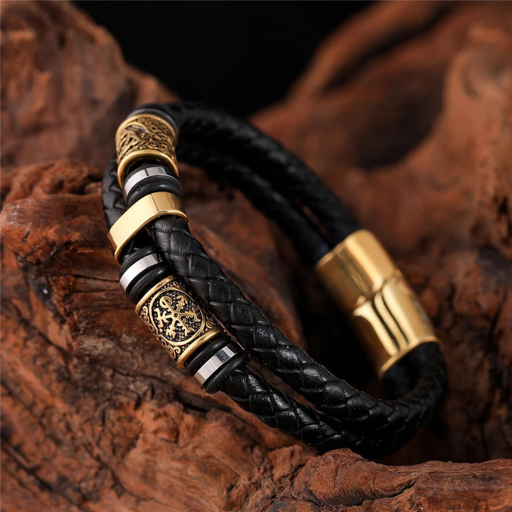 Flätat armband i svart läder med guldfärgat hänge