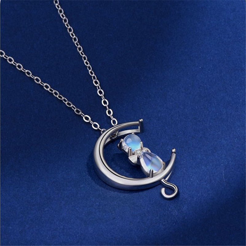 Halvmånehalsband med månsten och kattdesign
