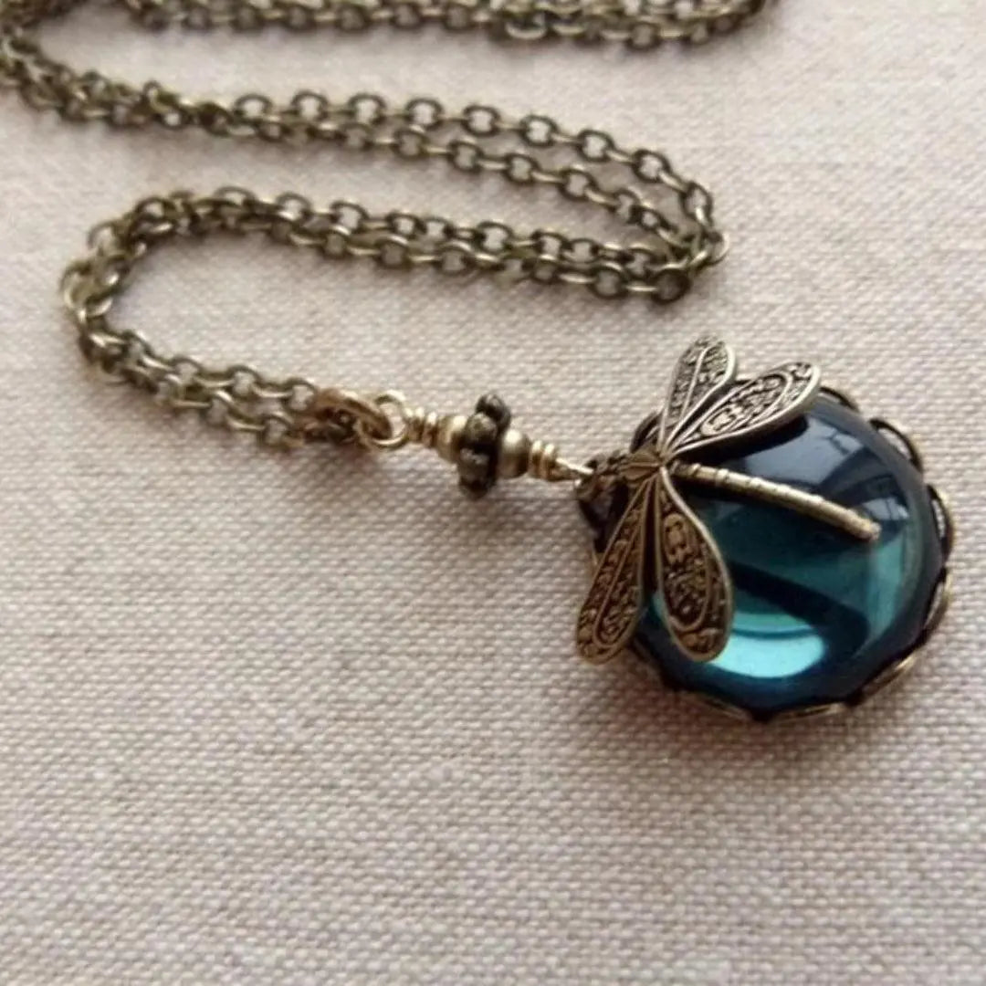 Vintagehalsband med trollslända – Eterisk elegans