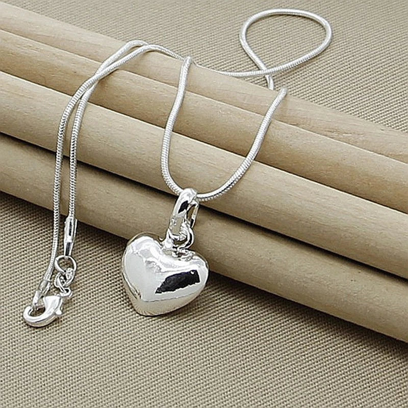 Silverhalsband i hjärtform