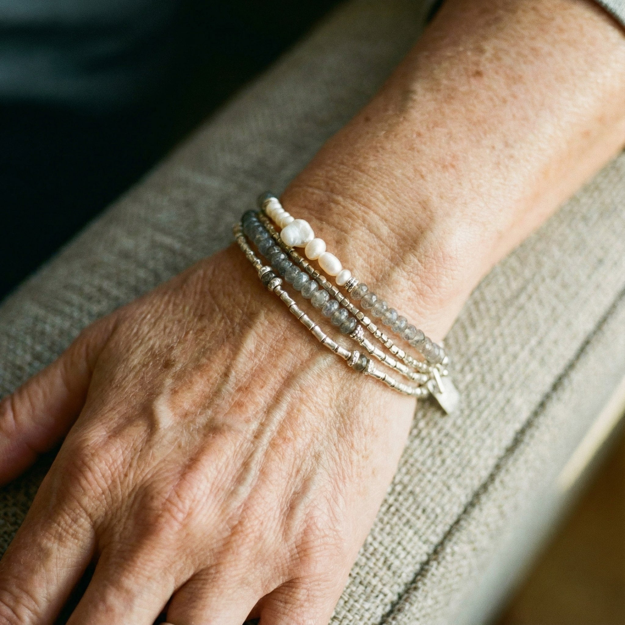 Set med retroarmband