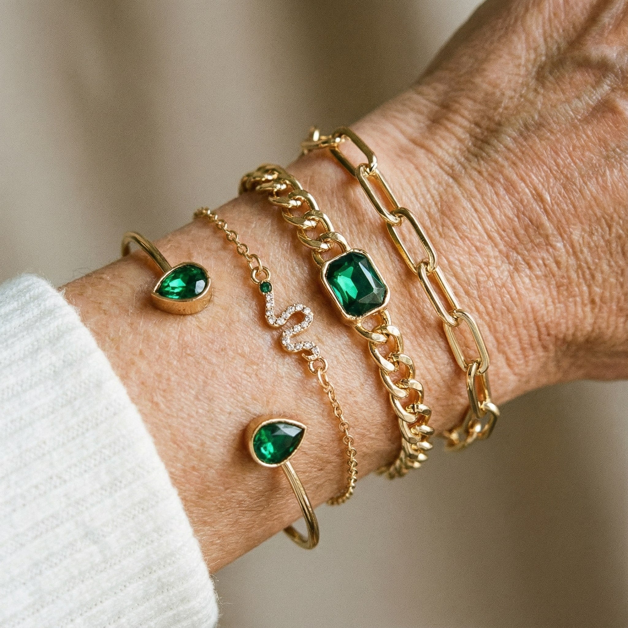 Set med armband med gröna kristallflisor