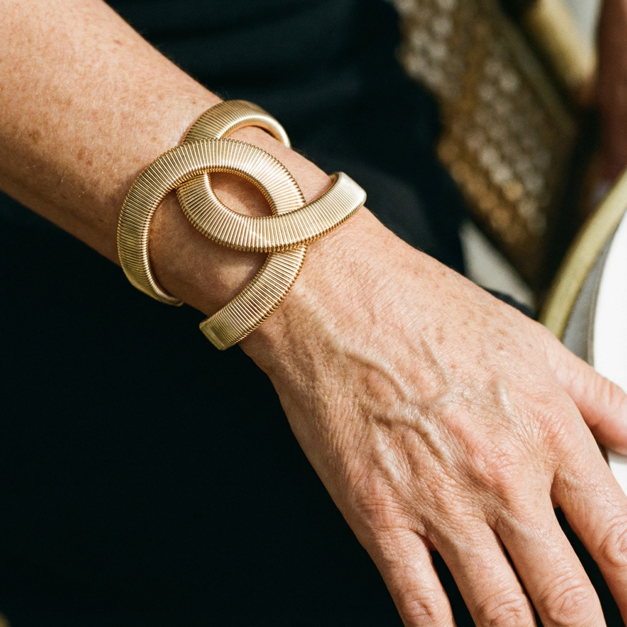 Elegant dubbelarmband i guld