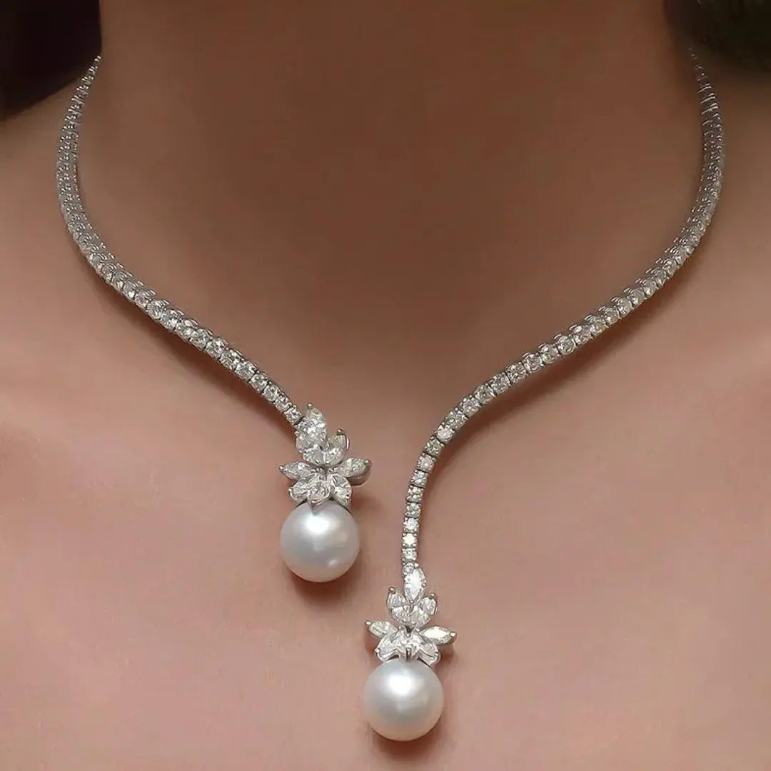 Halsband i sterlingsilver med eleganta, glittrande pärlor