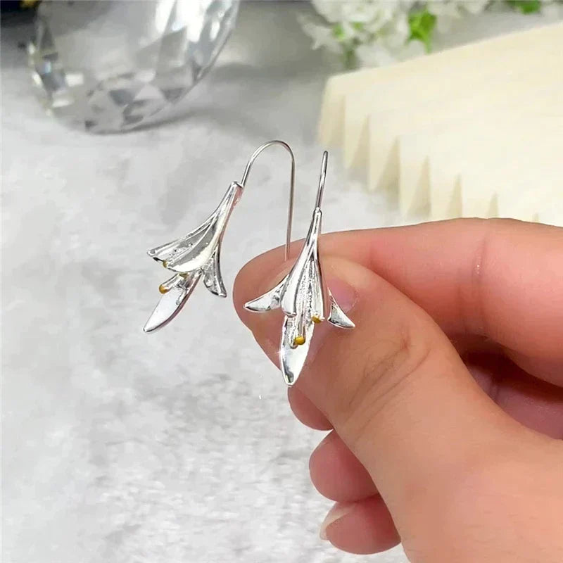 Blommiga silverörhängen