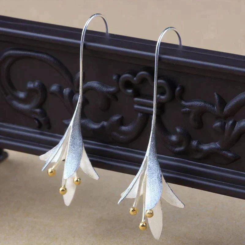 Blommiga silverörhängen