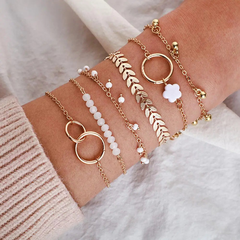 Set med guldfärgade boho-armband