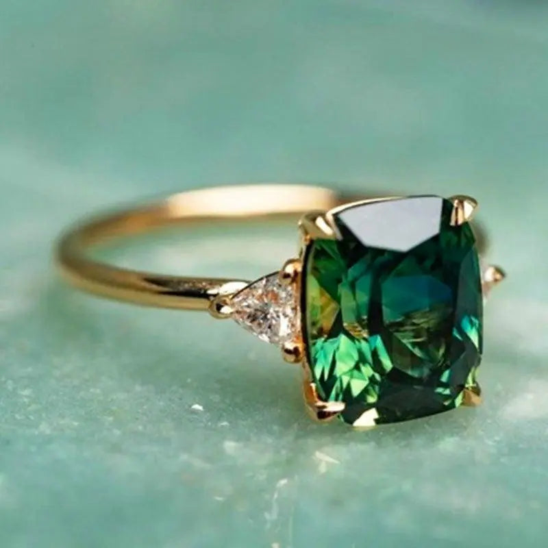 Elegant fyrkantig ring med smaragd