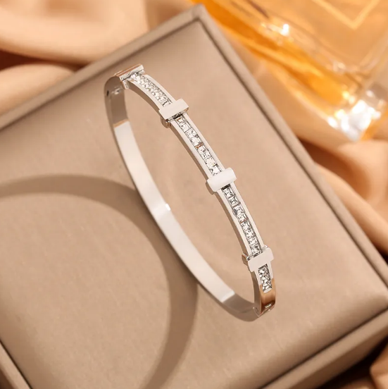 Geometriskt öppet armband i dubbla lager med zirkon