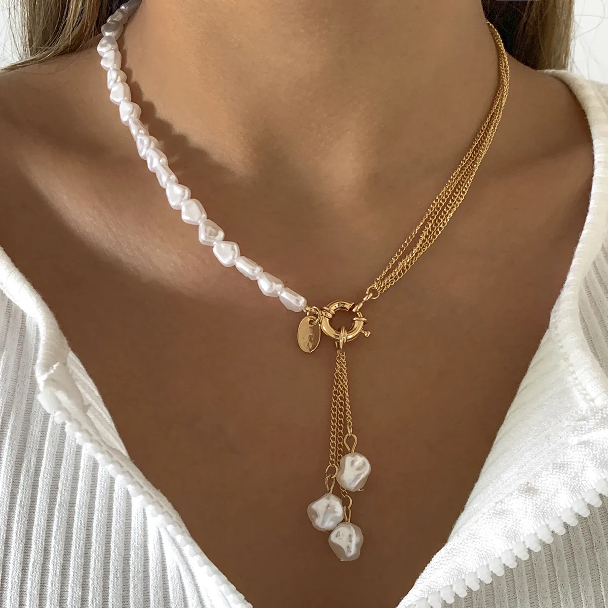 Elegant halsband med pärlhänge