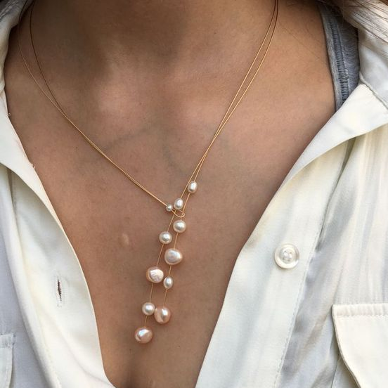 Elegant halsband med hängande pärlor