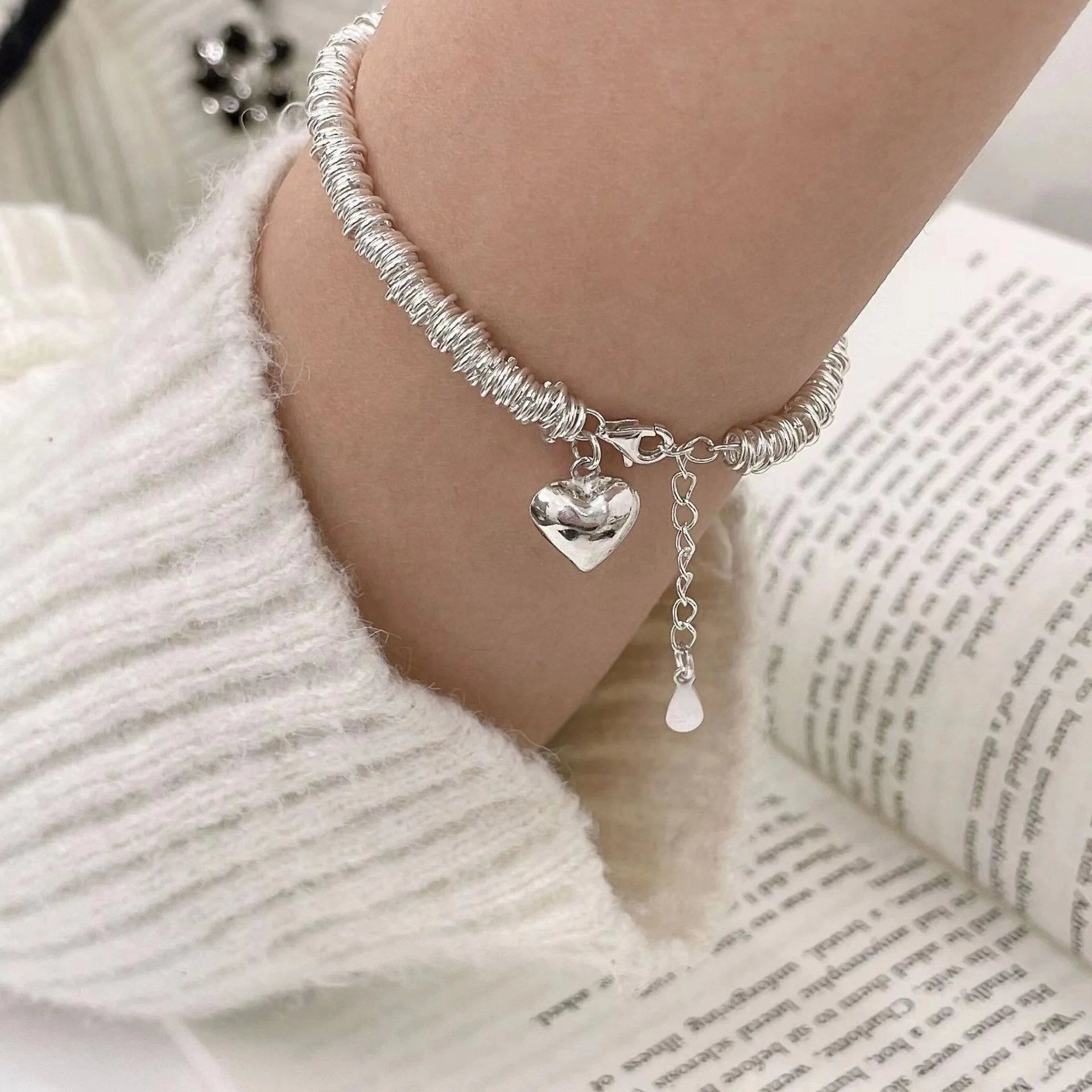 Elegant silverarmband med hjärtformat hänge