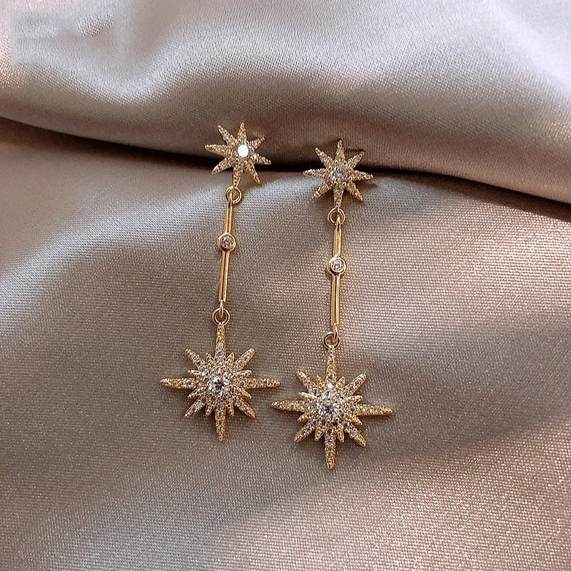 Vintageörhängen i guld med kristallstjärna