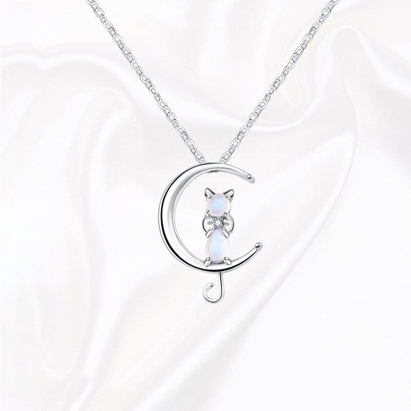 Halvmånehalsband med månsten och kattdesign