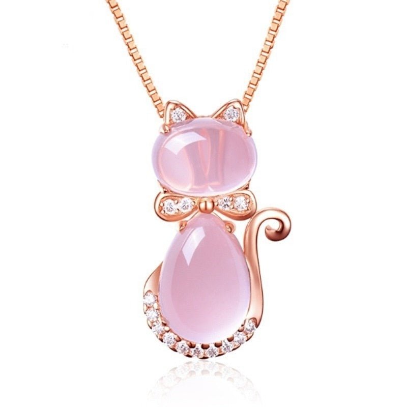 Förtjusande halsband med rosa sten i kattform prytt med zirkon